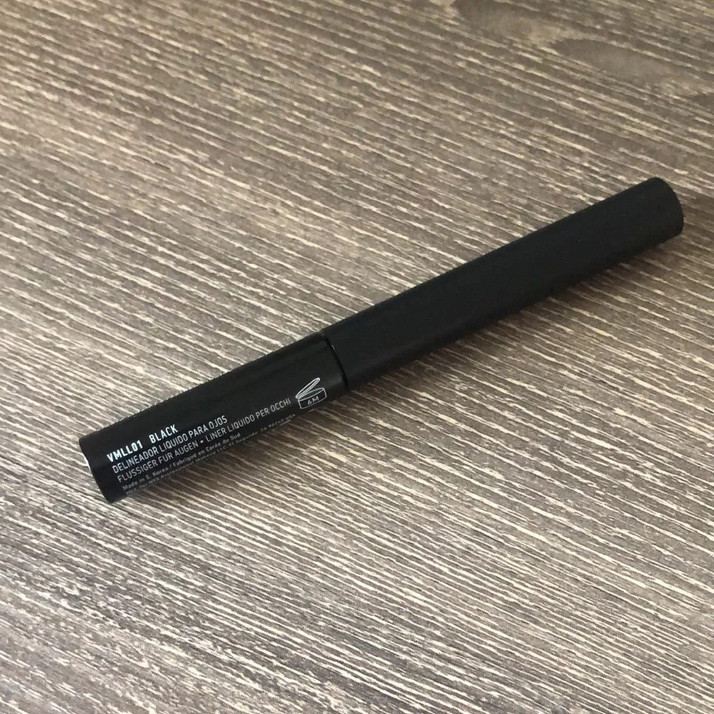 ❤️$6 NWT Vivid Matte Black Eyeliner 2ml